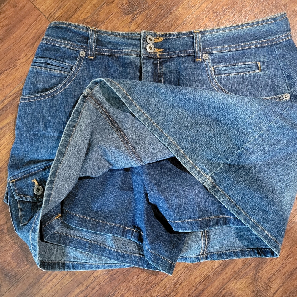 Gloria Vanderbilt Women's Denim Skort - Picture 3 of 4